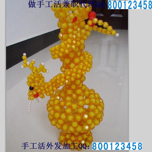 農村婦女在家兼職手工活做刺繡賺錢(圖1)