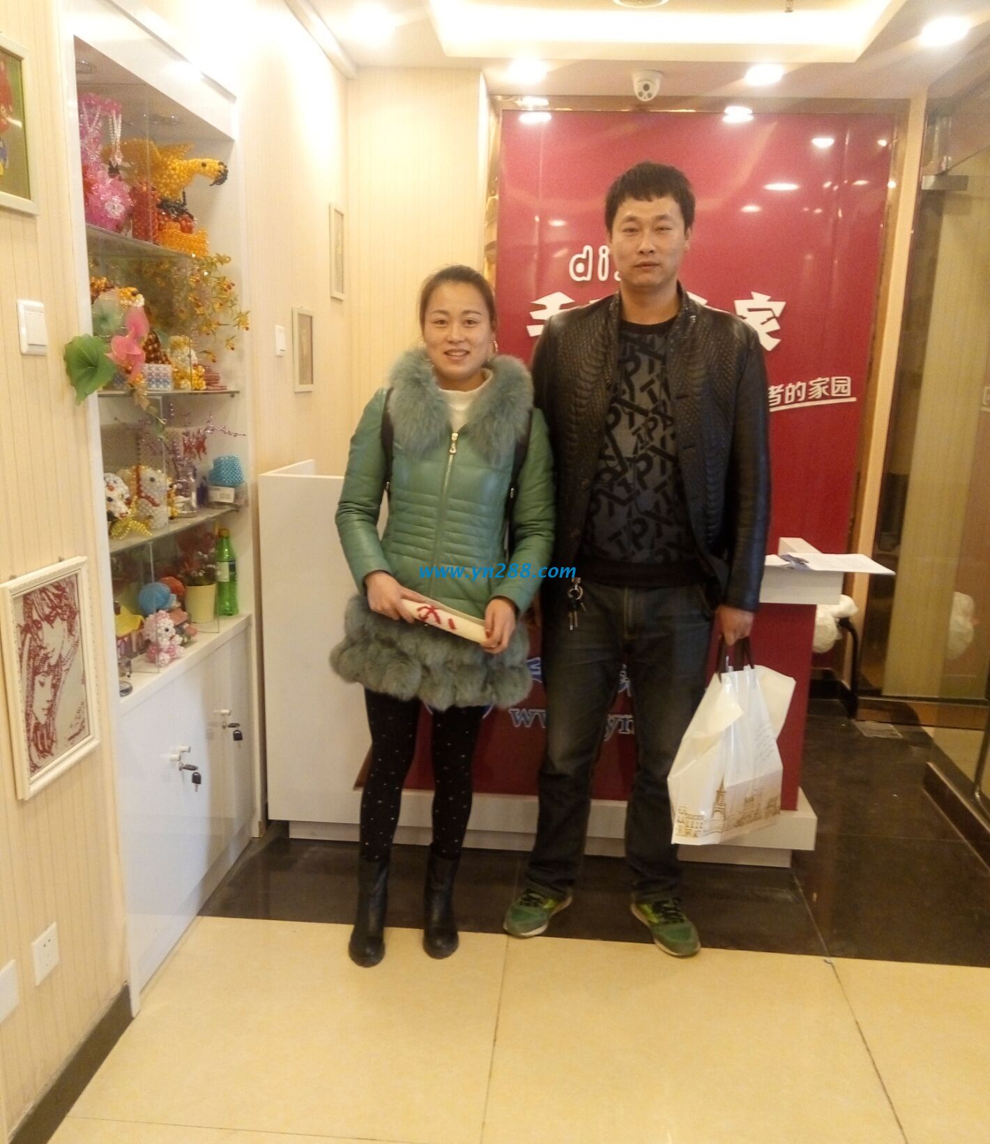 河南安陽(yáng)李先生夫婦二人幾經(jīng)周折來(lái)到手工活之家總部考察(圖1)