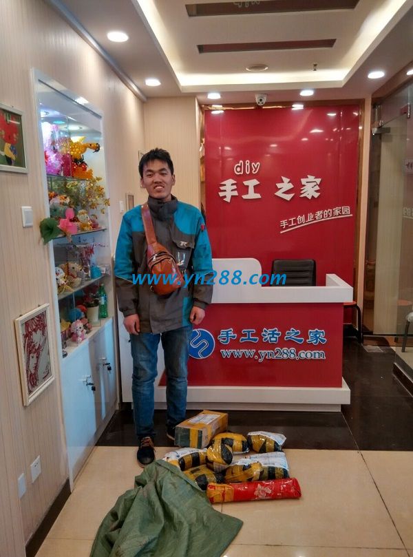 手工活之家業(yè)務(wù)忙，訂單多忙壞快遞小哥(圖1)