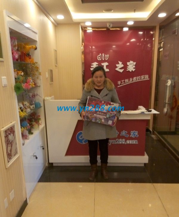 河南安陽(yáng)張女士親自來(lái)到手工活之家總部找到手工活加工 河南安陽(yáng)張女士親自來(lái)到手工活之家總部找到手工活加工(圖1)