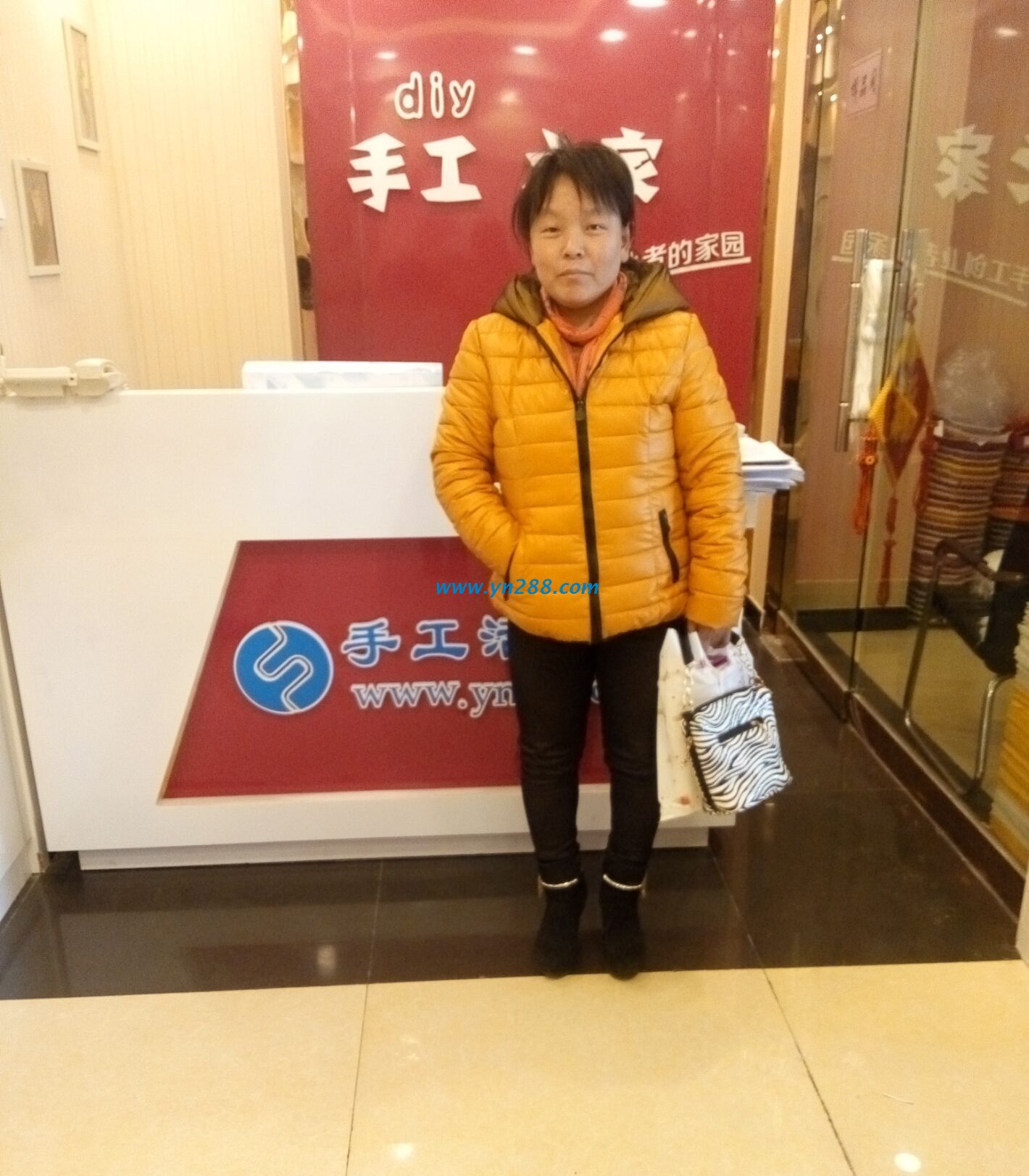 山東濟(jì)南王女士夫婦二人來(lái)到手工活之家總部考察，欲加盟代理(圖1)