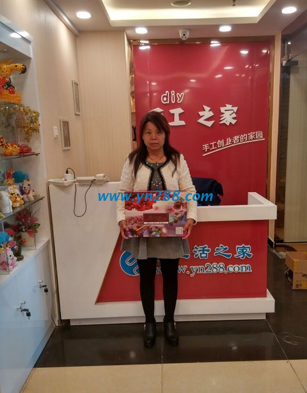 邯鄲磁縣韓女士來手工活之家考察，找到正規(guī)可靠的手工活串珠(圖1)