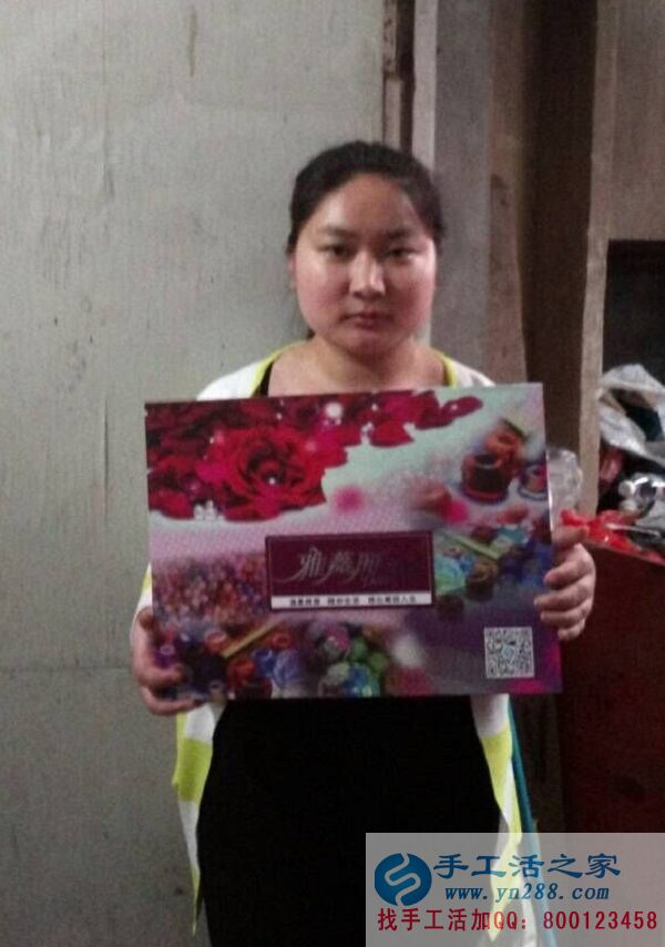 帶孩子?jì)D女也能做的手工活，浙江杭州牟女士在家做手工活串珠繡掙錢(qián)(圖1)