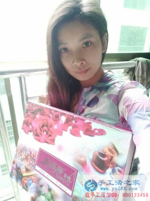 正規(guī)兼職手工活不交押金，湖南湘西鄒女士工作之余做手工活增收入(圖1)