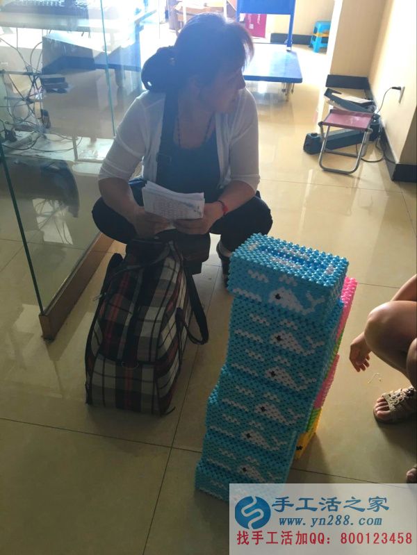 手工活之家的代理送來(lái)的紙抽盒是不是很漂亮！