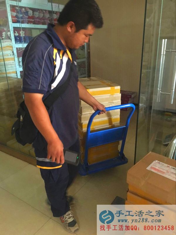 手工活之家外發(fā)加工2016年8月2日發(fā)貨記錄: 快遞小哥將貨全部拉走啦