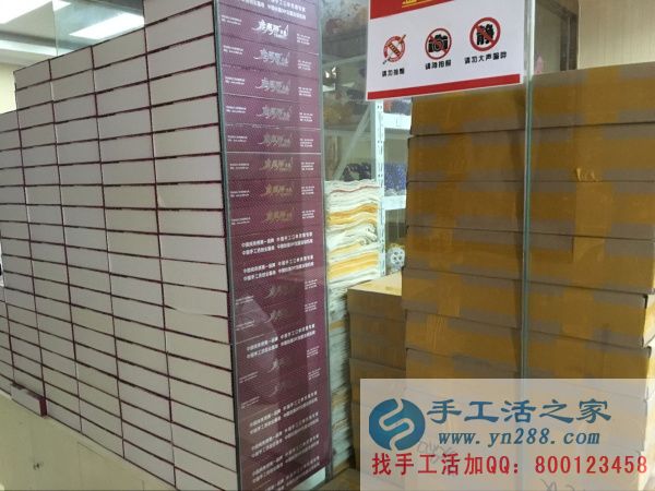 滿目整齊的禮盒，如待檢閱的士兵，震撼你我心靈