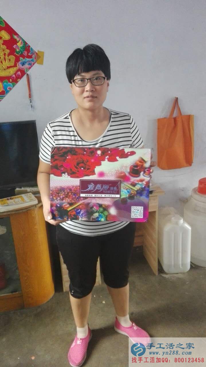 山東泰安鞏大姐在家做手工活串珠繡致富賺錢奔小康 山東泰安鞏大姐在家做手工活串珠繡致富賺錢奔小康