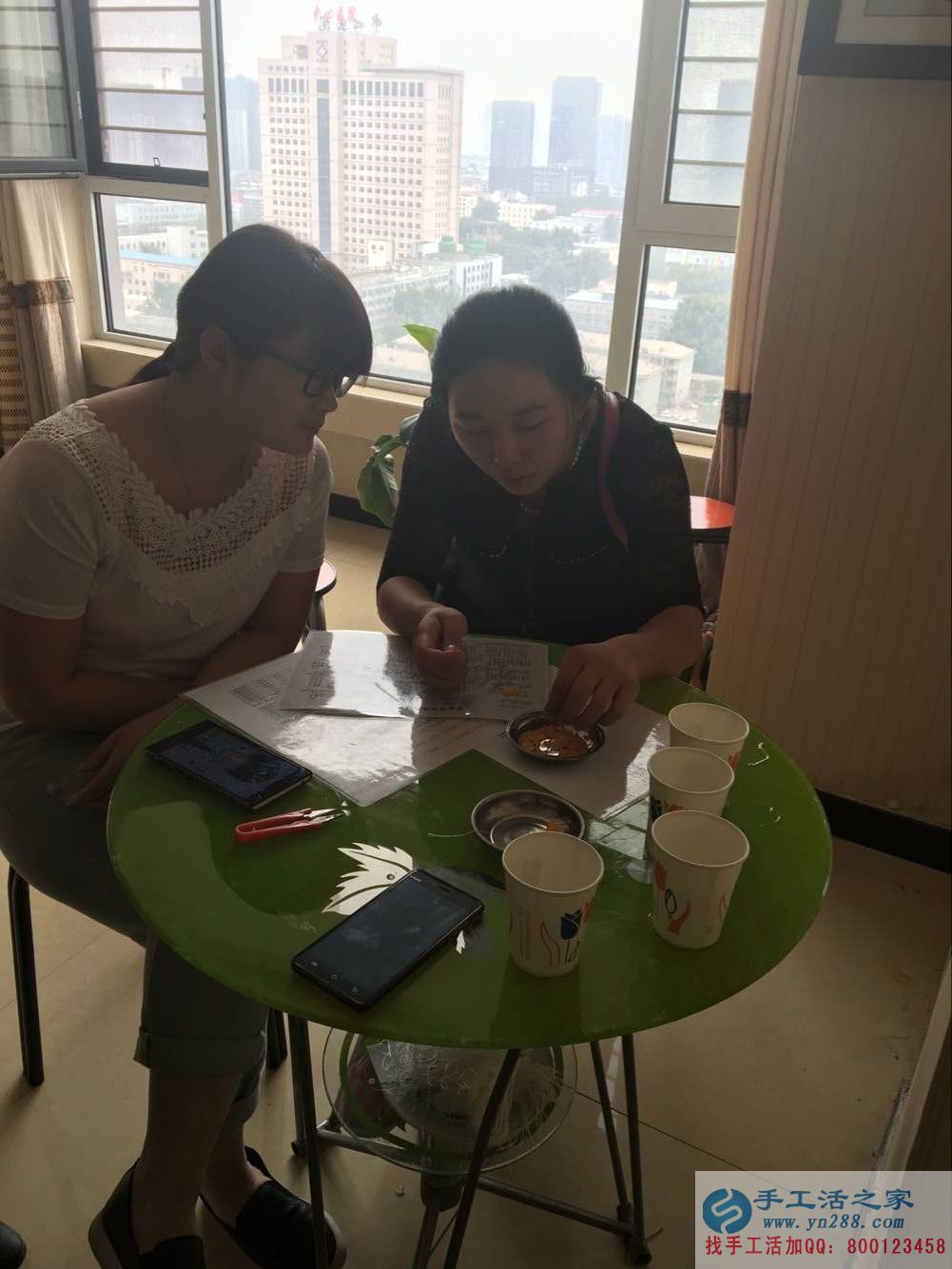 河南輝縣90后侯女士組織村民在家做純珠繡手工活掙錢(qián) 河南輝縣90后侯女士組織村民在家做純珠繡手工活掙錢(qián)