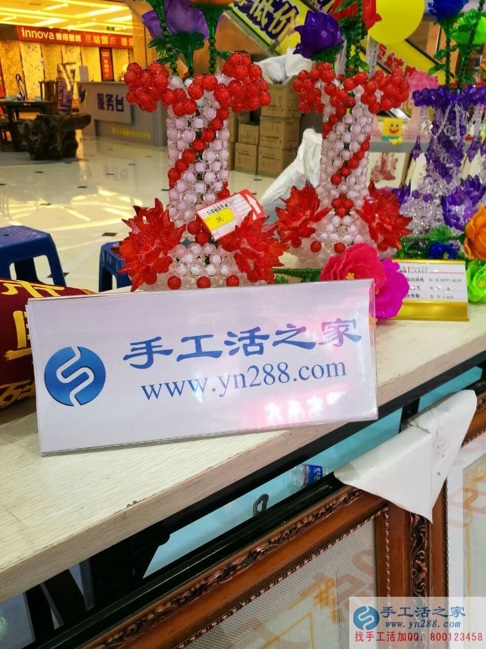  錢不好掙生活壓力大，廣西桂林鄧女士在家做手工活補(bǔ)貼家用