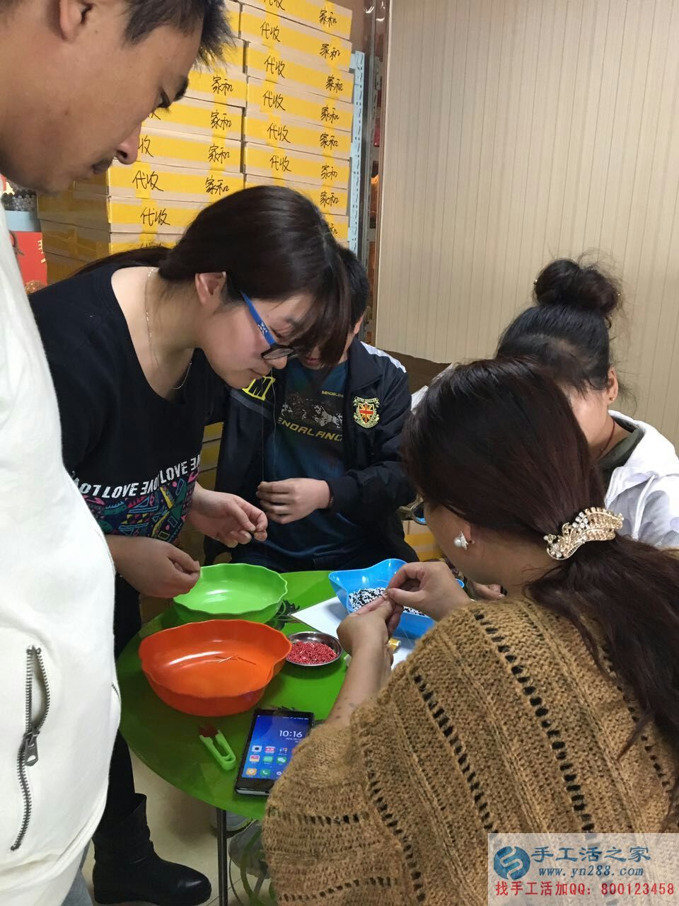 山東萊蕪劉先生帶著妻子來(lái)手工活之家考察合作好項(xiàng)目 山東萊蕪劉先生帶著妻子來(lái)手工活之家考察合作好項(xiàng)目