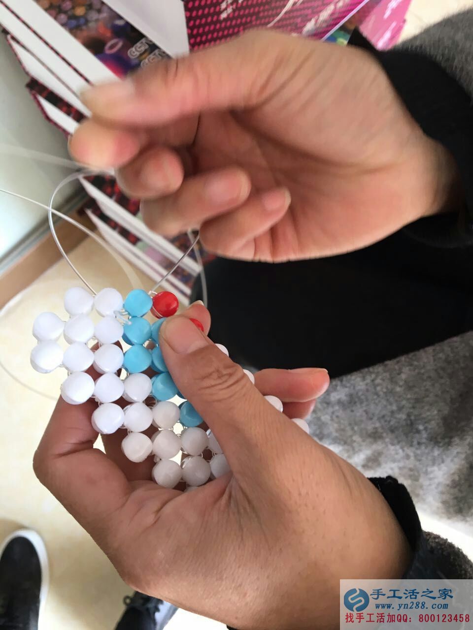 邯鄲本地紙抽盒會(huì)員在公司認(rèn)真學(xué)習(xí)紙抽盒制作 邯鄲本地紙抽盒會(huì)員在公司認(rèn)真學(xué)習(xí)紙抽盒制作