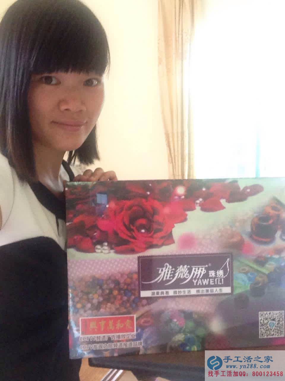 廣東廣州打工妹潘女士業(yè)余時(shí)間兼職手工活串珠繡賺錢 廣東廣州打工妹潘女士業(yè)余時(shí)間兼職手工活串珠繡賺錢