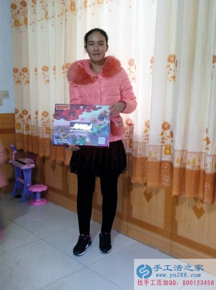 河南新鄉(xiāng)穆女士做手工活串珠繡農(nóng)村婦女在家賺錢的方法 河南新鄉(xiāng)穆女士做手工活串珠繡農(nóng)村婦女在家賺錢的方法