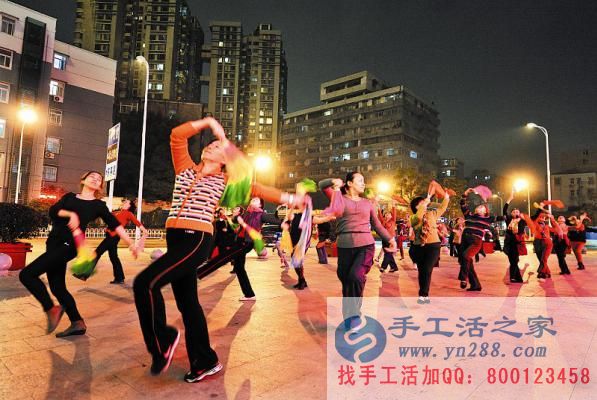 廣場舞跳出來的財(cái)富，河南淮陽彭女士在家做手工活為兒女減壓做貢獻(xiàn)