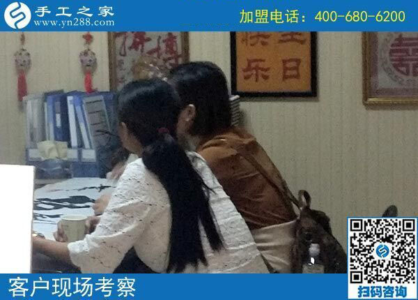 為了把家照顧好，為了多掙錢，湖南汩羅易女士選擇干這個，已經(jīng)半年多了