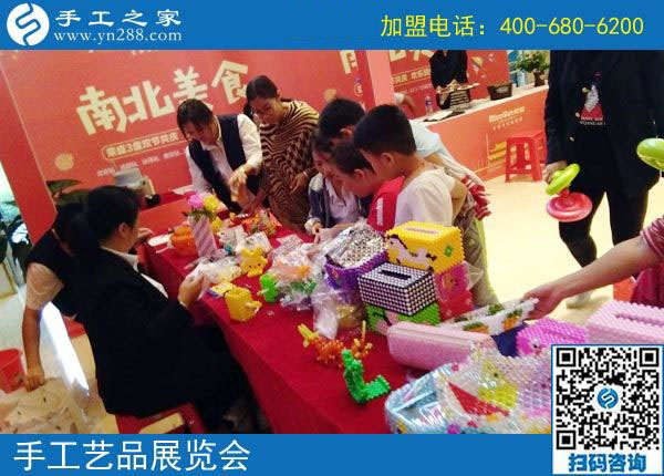 開糧店的老哥做彩珠繡，河南商水胡先生堅持做正規(guī)供料的手工活掙錢