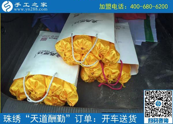 為了讓客戶滿意，這個(gè)老板選擇親自送貨  