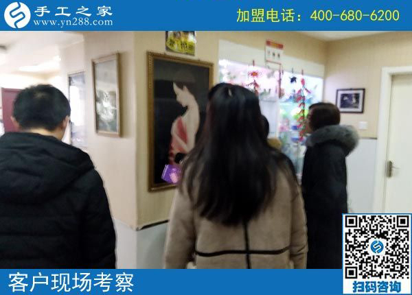 針法很簡單，產(chǎn)品卻很高檔，連孩子都很喜歡，內(nèi)蒙古赤峰王女士對這個(gè)手工活加盟項(xiàng)目卻是這樣