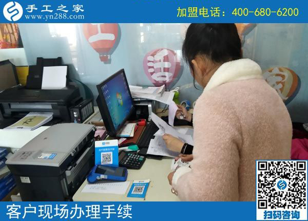 3月12日，想接正規(guī)廠家的手工活，越來越多的人都選擇了這里。手工之家接待考察加工客戶剪影