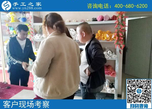 3月21日，在家做什么手工活能掙錢？大家都選這個賺錢的手工活。手工之家接待考察加工客戶剪影
