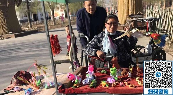 讓更多的民間手工和民間手工藝人在這個(gè)舞臺(tái)上一起高飛！------記手工之家郝總到訪糧畫(huà)小鎮(zhèn)，探訪草編大師李素云