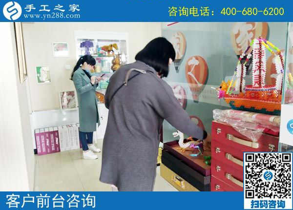 足不出戶，河北石家莊寶媽康女士帶著孩子做手工活加工賺錢