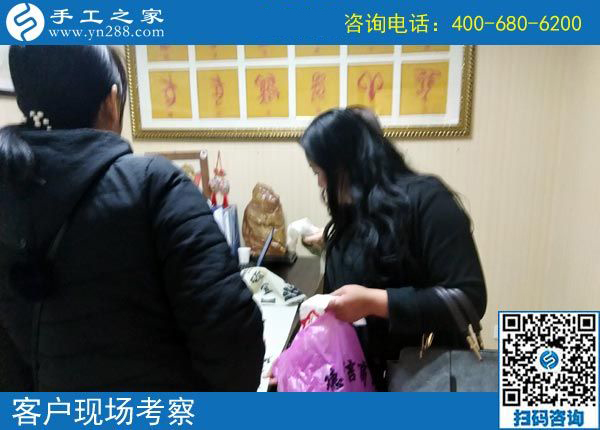 上班族的好兼職，四川宜賓杜女士做這個(gè)正規(guī)供料的手工活一舉兩得