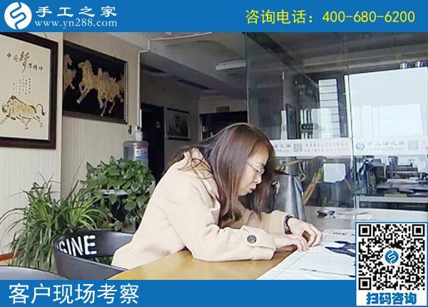 在家做手工活賺錢(qián)什么事也不耽誤，河北衡水高女士還能陪著孩子寫(xiě)作業(yè)