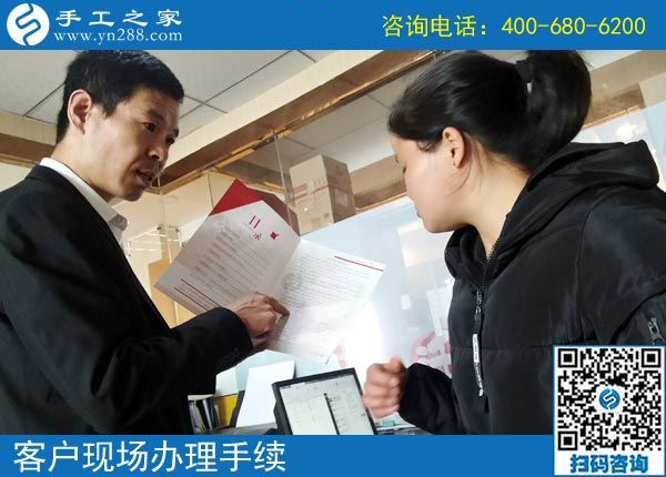 一邊開店、一邊做手工掙錢，四川遂寧胡女士選擇的是什么樣的外發(fā)手工活？