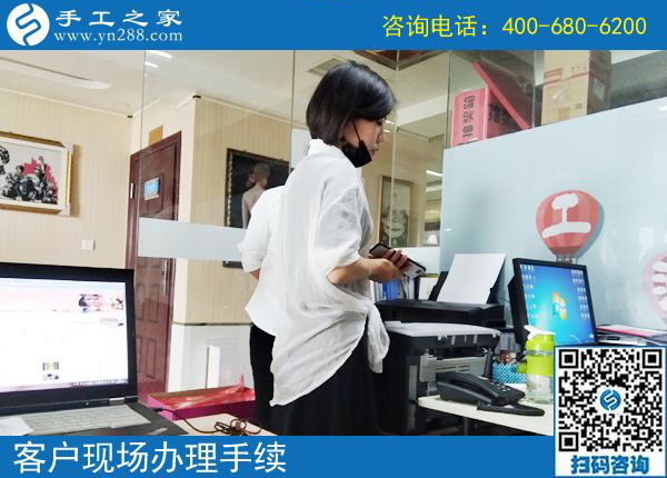 小超市的新名片，河南開封常女士開店之余做珠繡外發(fā)手工活掙錢