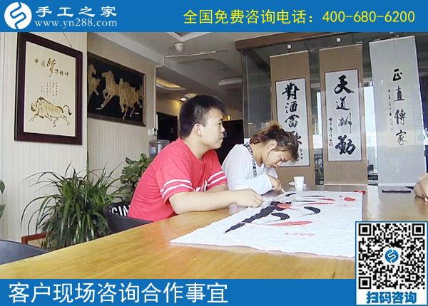 一起、一起，四川瀘州李女士做正規(guī)供料的手工活，帶著鄰居們掙錢