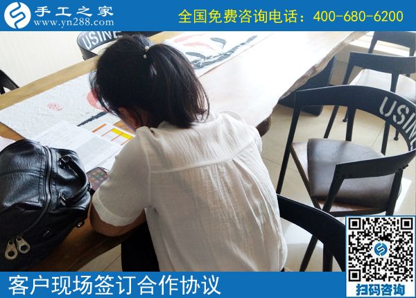 為了掙錢(qián)，福建廈門(mén)葉女士選擇下班后做正規(guī)供料的手工活