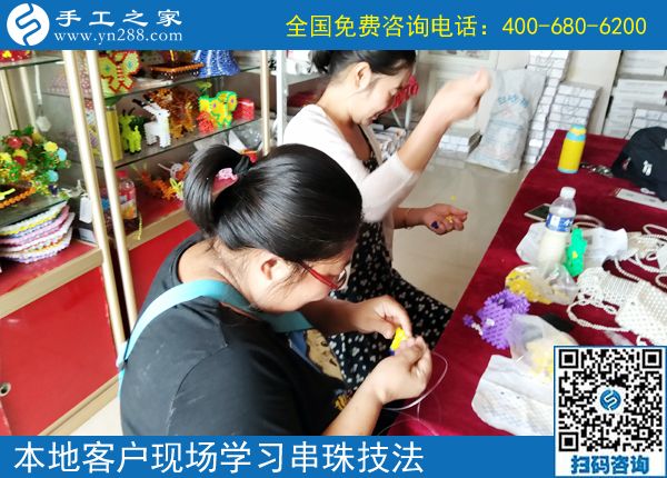 暑假要多掙錢，河北邯鄲曹女士做珠繡正規(guī)供料的手工活的時間多了