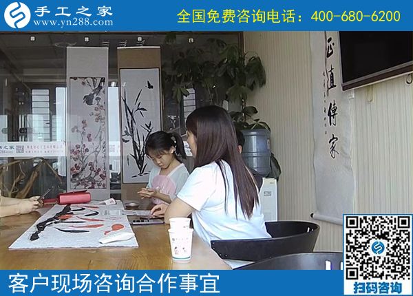 珠小孔大很好穿，河南開封于女士在家做手工活外發(fā)加工掙錢