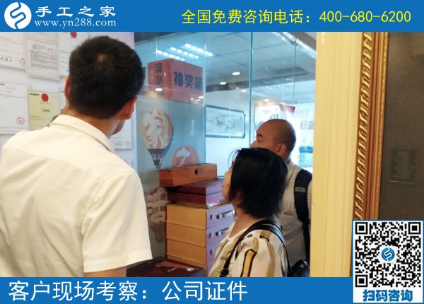 這個(gè)正規(guī)供料的手工活，是重慶蘇女士追求自信快樂(lè)人生的法寶