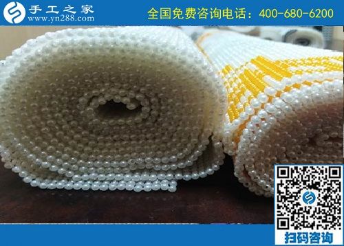 在周圍人的眼中，馬先生夫婦的生活是幸福的，除了羨慕之外，更多的是佩服，夫妻倆都是在外上班掙工資的，工作不錯，而且空閑時間兩個人還一起做著一份手工活兼職，在家還有一份收入，更主要的兩個人都很喜歡，還能在一起做。 家住安徽靈璧的馬先生夫婦，以前下班后也跟很多上班族一樣，沒什么事干，馬先生出去跟朋友喝酒聊天，妻子在家看看電視追追劇，雖然日子也很平淡，但兩人少了交流，生活里總感覺缺點什么。 正是這樣情況長期存在，正是兩個人都意識到這個問題，所以第一次看到手工之家的勵志珠可以寄到家做的手工活時，夫婦兩人的意見高度一致，都想趕緊考察一下，然后把這個手工活拿回家做。 一番了解、一次考察，成就了馬先生夫婦的好兼職，勵志珠針法簡單、干凈衛(wèi)生、時間自由、成品高端，非常適合兩個人。兩個人都做的很認真，也都做的很好，馬先生雖然是個男士，但有時做得比妻子做的還好。 不出門在家做手工，不僅讓馬先生夫婦有了一份收入，更讓兩個人能常常坐在一起、相互交流、有說有笑。這一次，馬先生寄回一批珠繡成品，結算加工費720元。