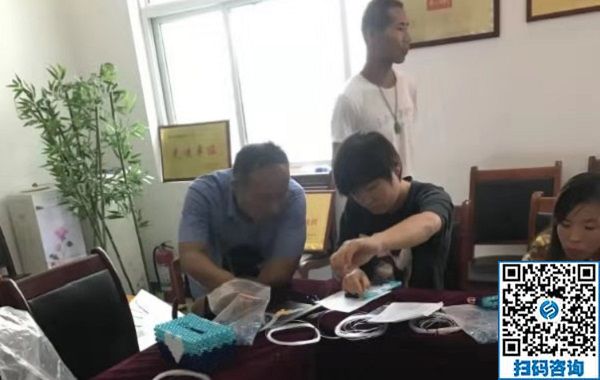 行動是最好的語言------記手工之家創(chuàng)始人郝磊先生受邀在國家級殘疾人電商培訓基地進行手工授課指導 行動是最好的語言------記手工之家創(chuàng)始人郝磊先生受邀在國家級殘疾人電商培訓基地進行手工授課指導