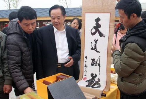 入選非遺的勵志珠珠繡這么火，這個珠繡手工是怎么回事？