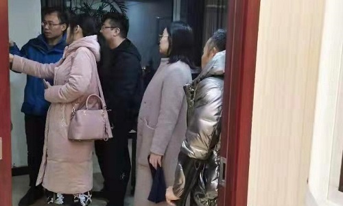 加大珠繡市場化、著重產(chǎn)品創(chuàng)新------記邯鄲學(xué)院文化產(chǎn)業(yè)管理專業(yè)主任一行到手工之家調(diào)研指導(dǎo)