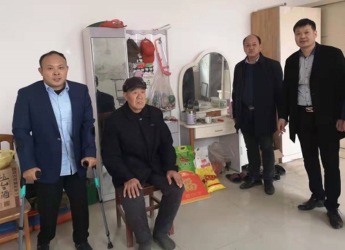 心懷公益、助力扶貧 --- --- 手工之家郝總與邯山區(qū)工商聯(lián)愛心企業(yè)家一起參加送溫暖春節(jié)慰問活動