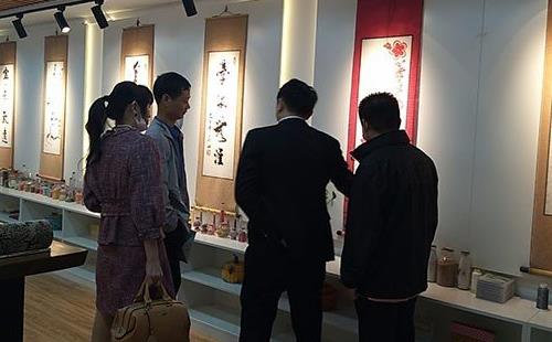 邯鄲市委宣傳部文化產(chǎn)業(yè)改革處張宗強處長、何文毅處長一行蒞臨手工之家參觀指導工作