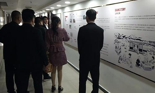 邯鄲市委宣傳部文化產(chǎn)業(yè)改革處張宗強處長、何文毅處長一行蒞臨手工之家參觀指導工作