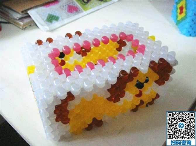 母女二人在家做手工活加工，足不出戶把錢掙(圖1)