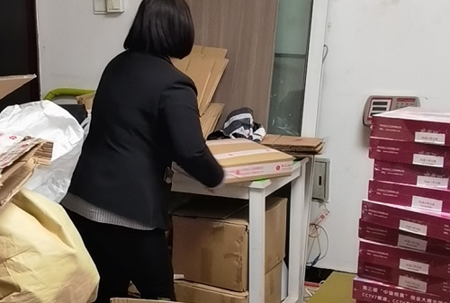 發(fā)貨、整理兩不誤------手工之家材料庫年終大盤點行動開始發(fā)貨、整理兩不誤------手工之家材料庫年終大盤點行動開始