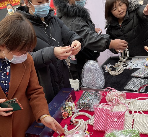 祝福三&middot;八婦女節(jié)，勵(lì)志珠珠繡添風(fēng)采！------記手工之家參加&ldquo;幸福叢臺(tái)、巾幗添彩&rdquo;手工藝品展