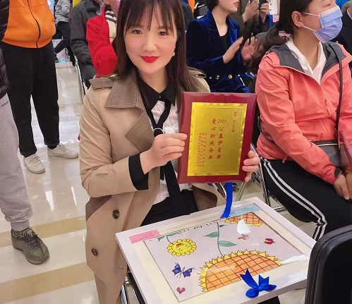 一起給他們關(guān)注、關(guān)心、關(guān)愛-----記手工之家受邀參加藍絲帶行動之孤獨癥孩子&ldquo;有畫與你講&rdquo;公益畫展