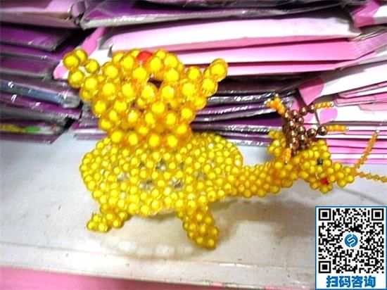 服裝店老板娘的雙份收入：做手工活不耽誤看店還賺錢(qián)(圖1)