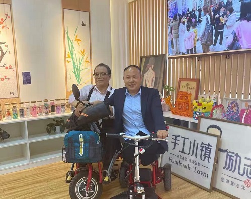 用手工實(shí)現(xiàn)人生價(jià)值--------熱烈歡迎北京市殘疾人代表團(tuán)蒞臨手工之家參觀(guān)考察 用手工實(shí)現(xiàn)人生價(jià)值--------熱烈歡迎北京市殘疾人代表團(tuán)蒞臨手工之家參觀(guān)考察