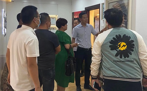 共同致力于發(fā)展珠繡手工就業(yè)創(chuàng)業(yè)好項(xiàng)目-------歡迎天津薊州區(qū)領(lǐng)導(dǎo)一行到手工之家參觀考察 共同致力于發(fā)展珠繡手工就業(yè)創(chuàng)業(yè)好項(xiàng)目-------歡迎天津薊州區(qū)領(lǐng)導(dǎo)一行到手工之家參觀考察